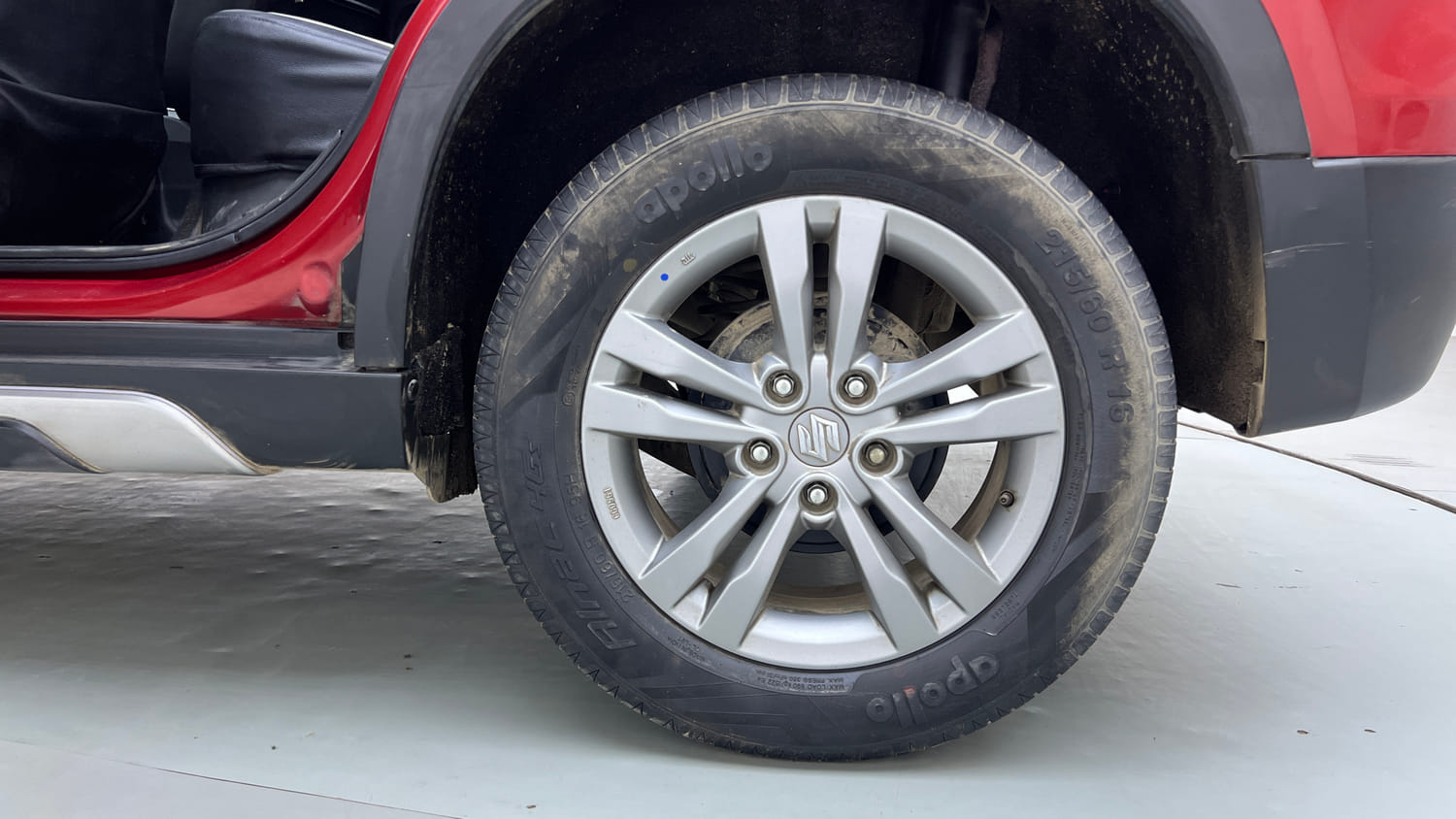 Used 2016 Maruti Suzuki Vitara Brezza [2016-2020] ZDi Diesel Manual tyres LEFT REAR TYRE RIM VIEW