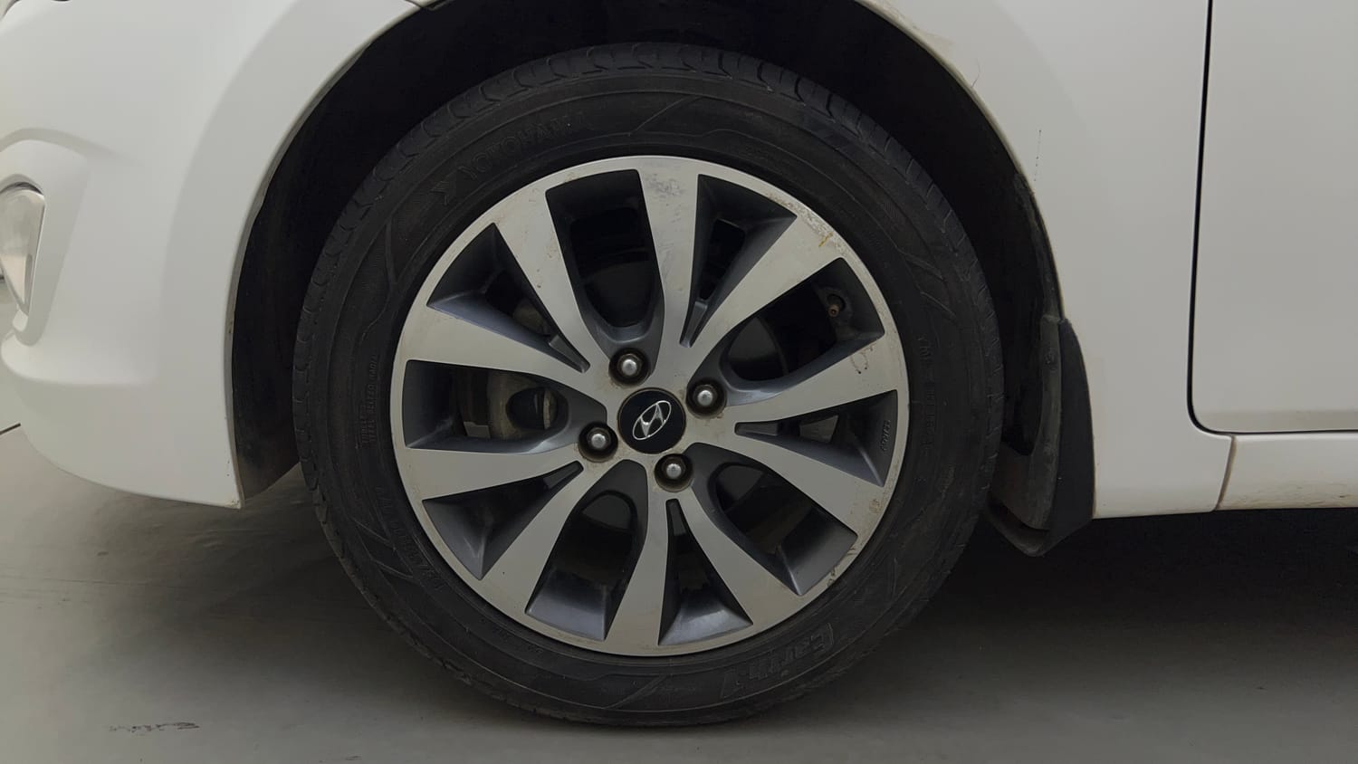 Used 2015 Hyundai Fluidic Verna 4S 1.6 VTVT SX Petrol Manual tyres LEFT FRONT TYRE RIM VIEW