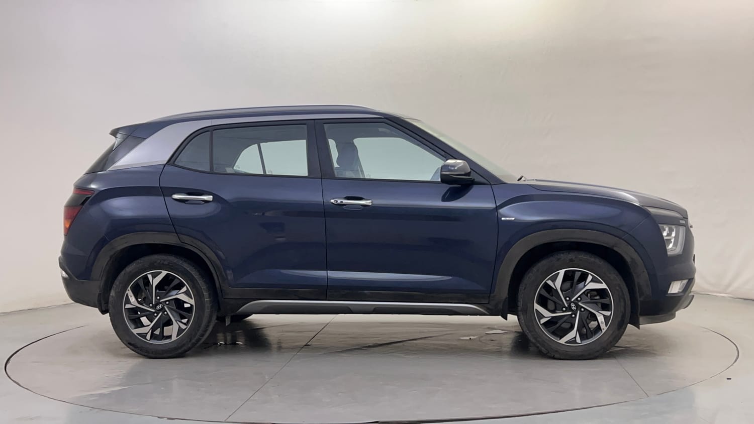 Used 2022 Hyundai Creta SX (O) 1.5 Petrol IVT Petrol Automatic exterior RIGHT SIDE VIEW