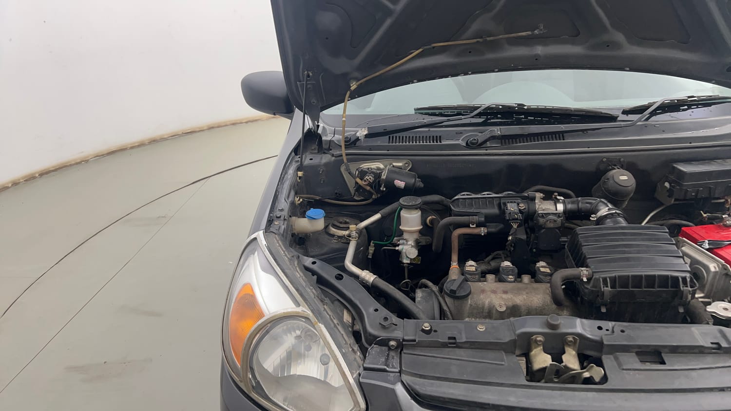 Used 2019 Maruti Suzuki Alto 800 VXi (O) Petrol Manual engine ENGINE RIGHT SIDE HINGE & APRON VIEW