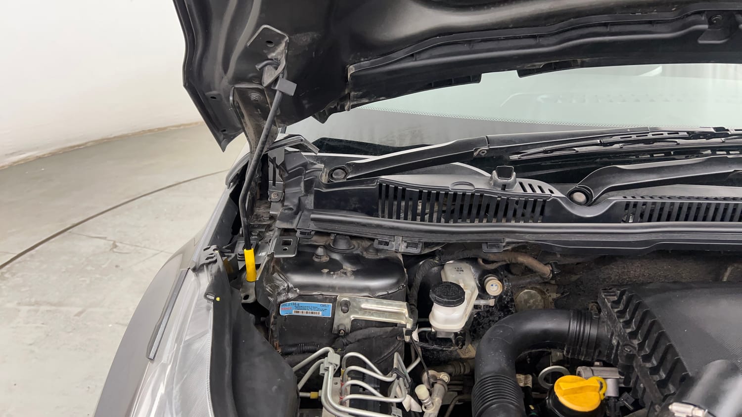 Used 2021 Tata Nexon XZA Plus (S) Petrol Automatic engine ENGINE RIGHT SIDE HINGE & APRON VIEW