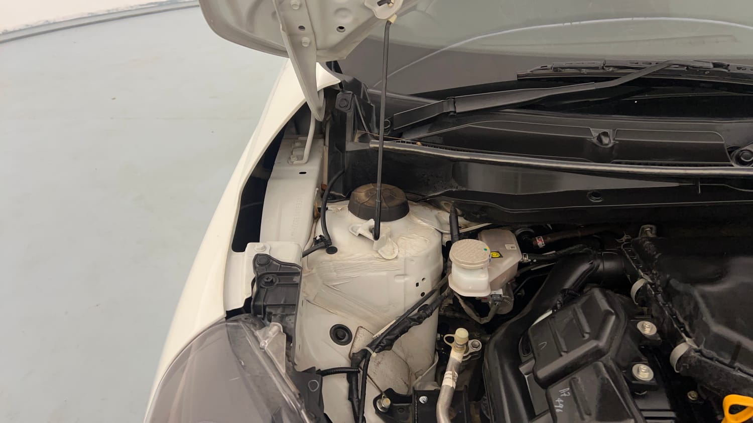 Used 2025 Maruti Suzuki Swift LXi Petrol Manual engine ENGINE RIGHT SIDE HINGE & APRON VIEW