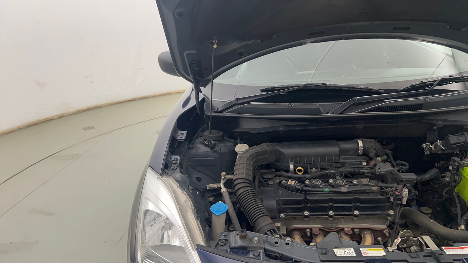 Used 2018 Maruti Suzuki Swift LXi Petrol Manual engine ENGINE RIGHT SIDE HINGE & APRON VIEW