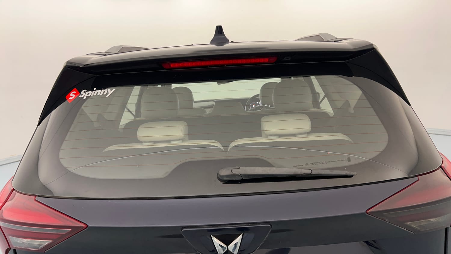 Used 2021 Mahindra XUV700 AX 7 Petrol AT Luxury Pack 7 STR Petrol Automatic exterior BACK WINDSHIELD VIEW