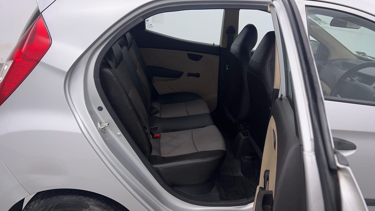 Used 2015 Hyundai Eon Magna + Petrol Manual interior RIGHT SIDE REAR DOOR CABIN VIEW