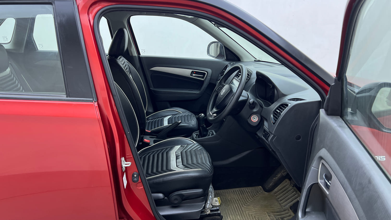 Used 2016 Maruti Suzuki Vitara Brezza [2016-2020] ZDi Diesel Manual interior RIGHT SIDE FRONT DOOR CABIN VIEW