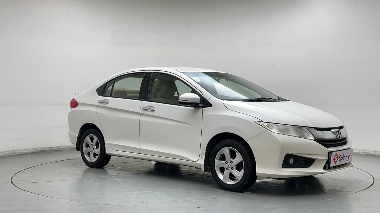 Used 2015 Honda City V Petrol Manual exterior RIGHT FRONT CORNER VIEW