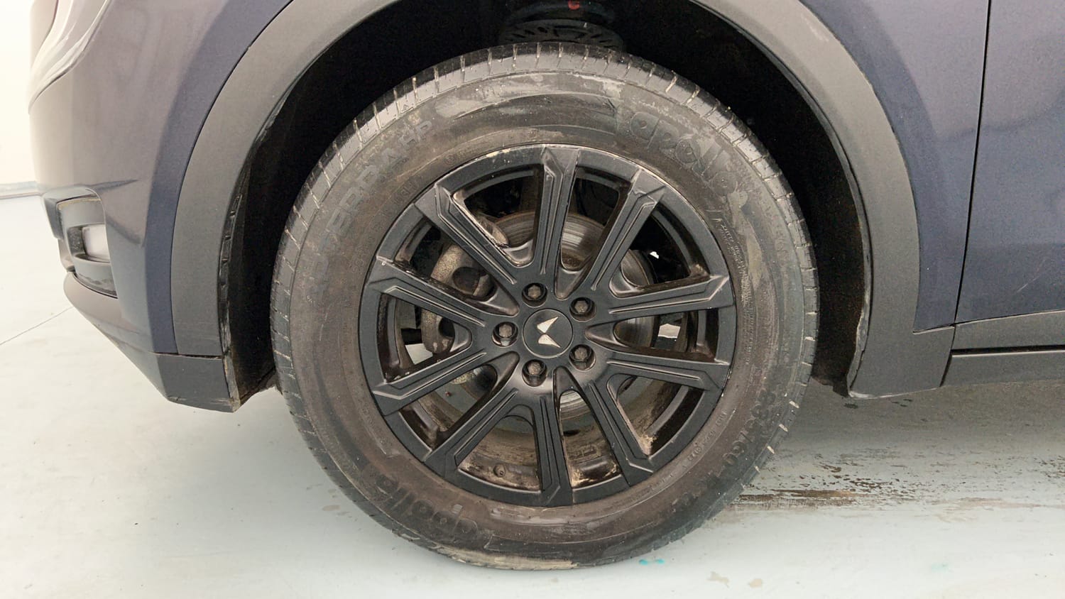 Used 2021 Mahindra XUV700 AX 7 Petrol AT Luxury Pack 7 STR Petrol Automatic tyres LEFT FRONT TYRE RIM VIEW