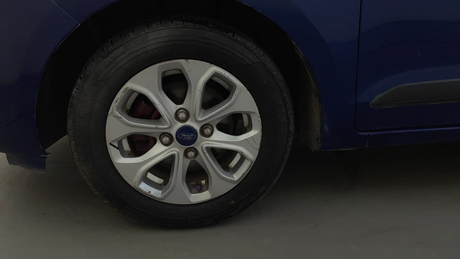 Used 2017 Ford Figo Titanium 1.2 Ti-VCT Petrol Manual tyres LEFT FRONT TYRE RIM VIEW
