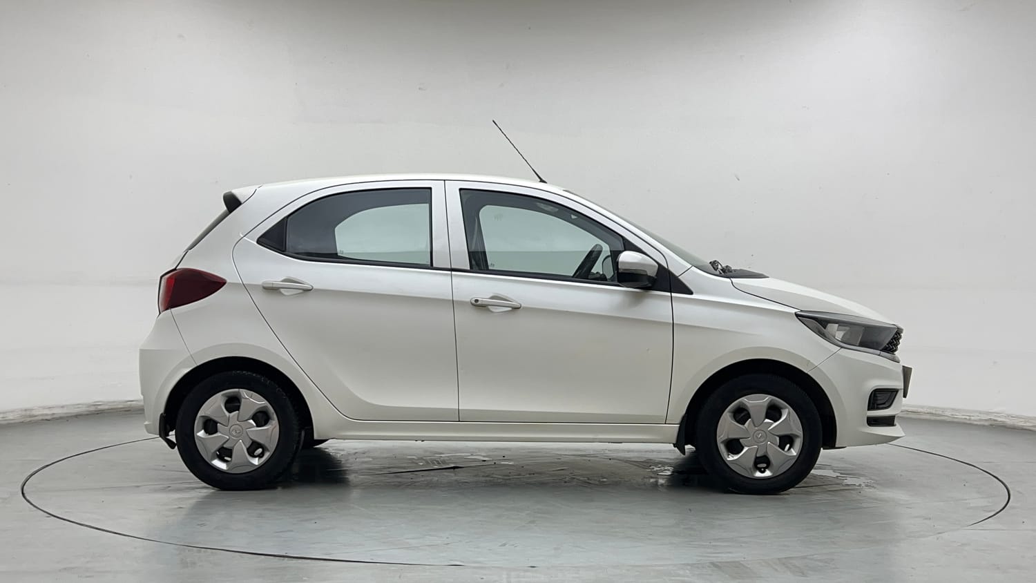 Used 2021 Tata Tiago XT CNG (Outside Fitted) Cng Manual exterior RIGHT SIDE VIEW
