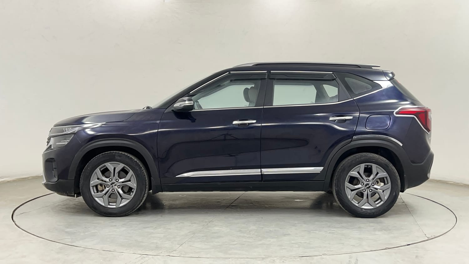 Used 2023 Kia Seltos HTX 1.5 Petrol Manual exterior LEFT SIDE VIEW