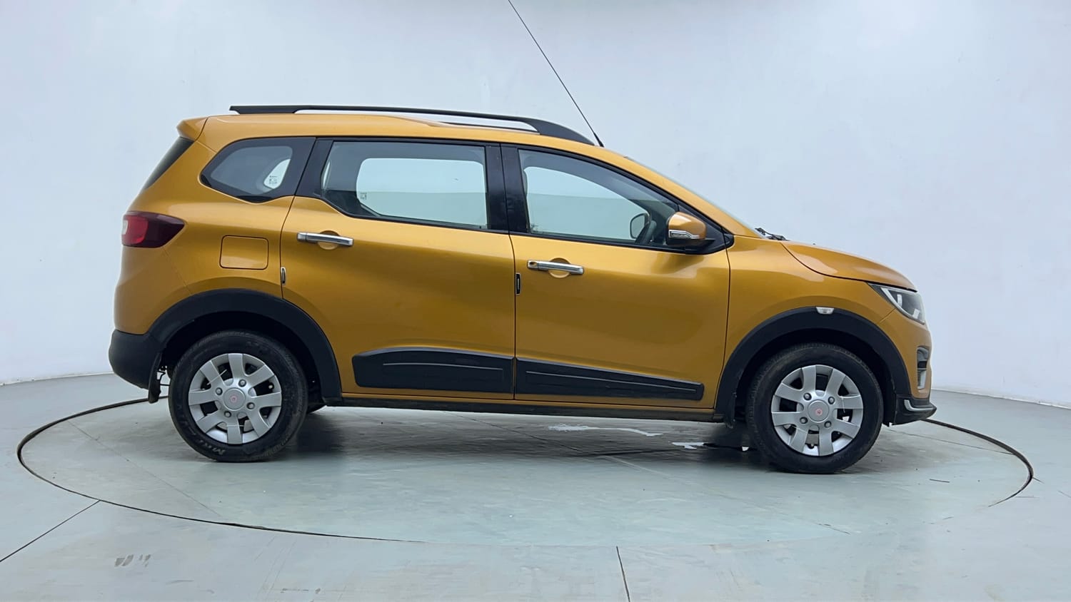 Used 2020 Renault Triber RXZ EASY-R AMT Petrol Automatic exterior RIGHT SIDE VIEW