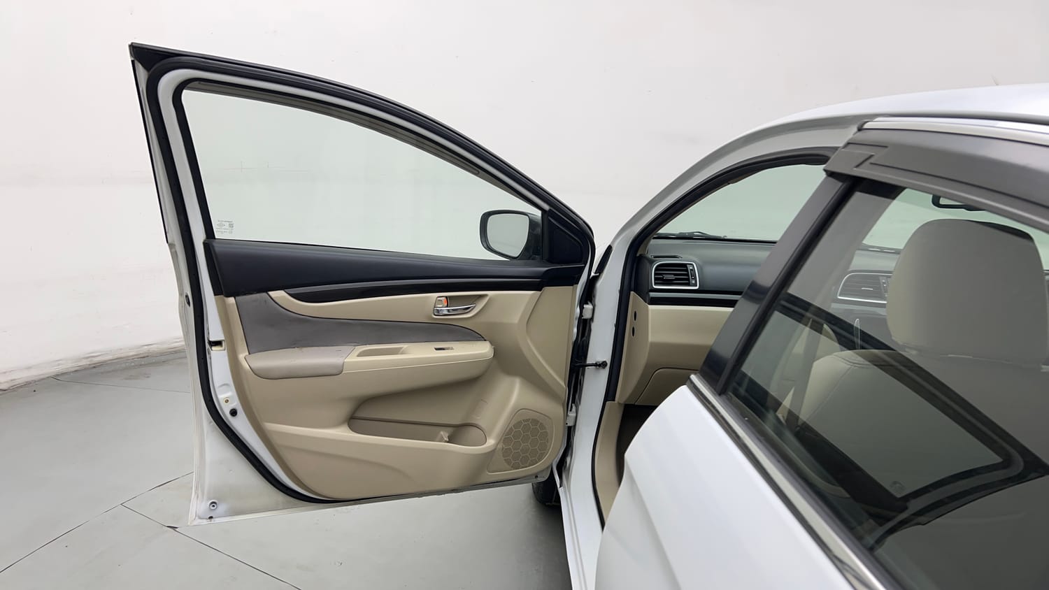 Used 2015 Maruti Suzuki Ciaz ZXI+ Petrol Manual interior LEFT FRONT DOOR OPEN VIEW