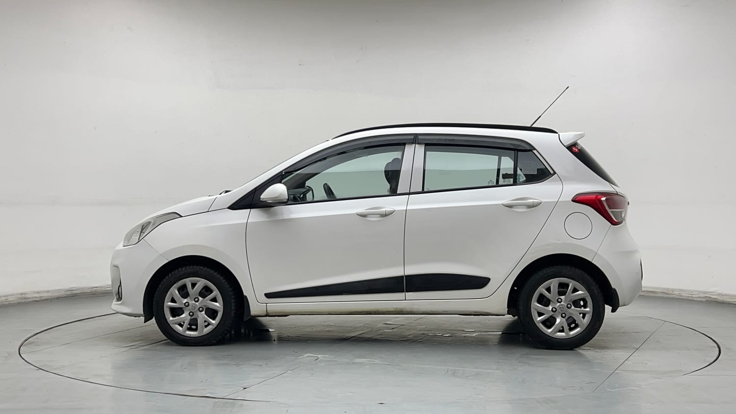 Used 2018 Hyundai Grand i10 Sportz 1.2 Kappa VTVT Petrol Manual exterior LEFT SIDE VIEW