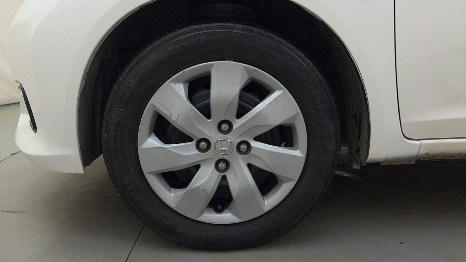 Used 2015 Honda Mobilio S Petrol Petrol Manual tyres LEFT FRONT TYRE RIM VIEW
