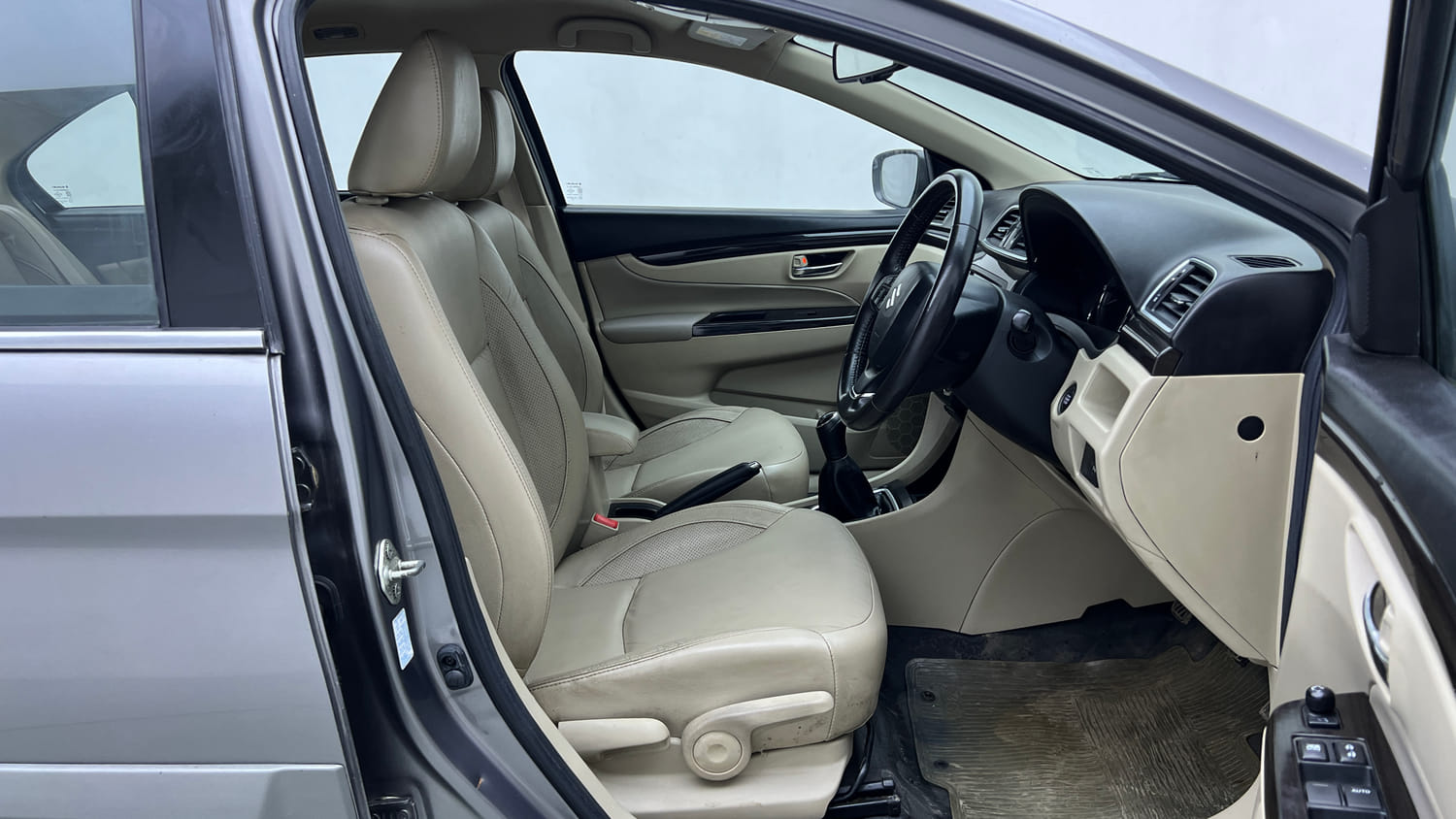 Used 2017 Maruti Suzuki Ciaz ZXI+ Petrol Manual interior RIGHT SIDE FRONT DOOR CABIN VIEW