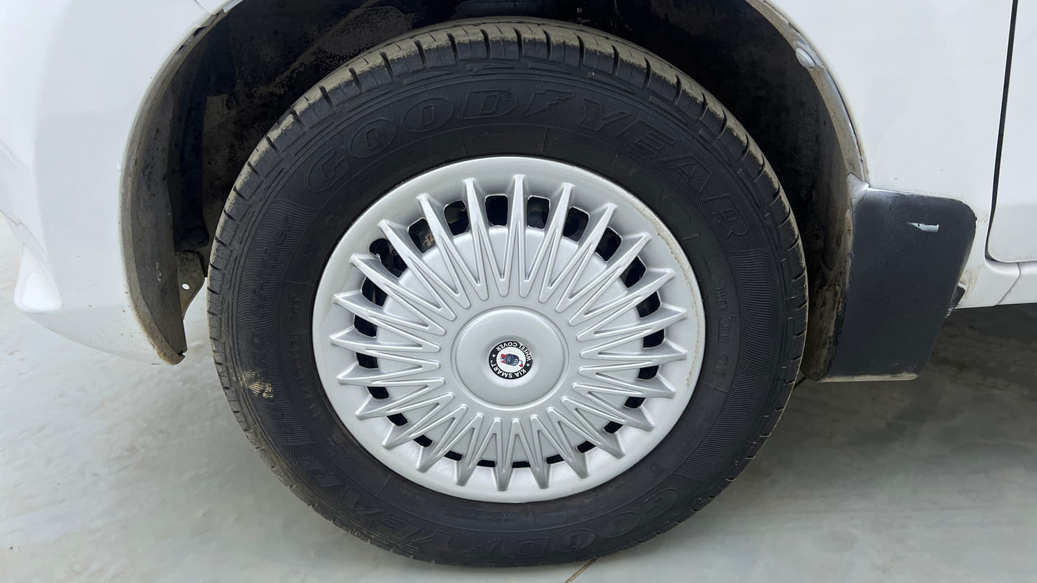 Used 2014 Maruti Suzuki Alto 800 Lxi Petrol Manual tyres LEFT FRONT TYRE RIM VIEW