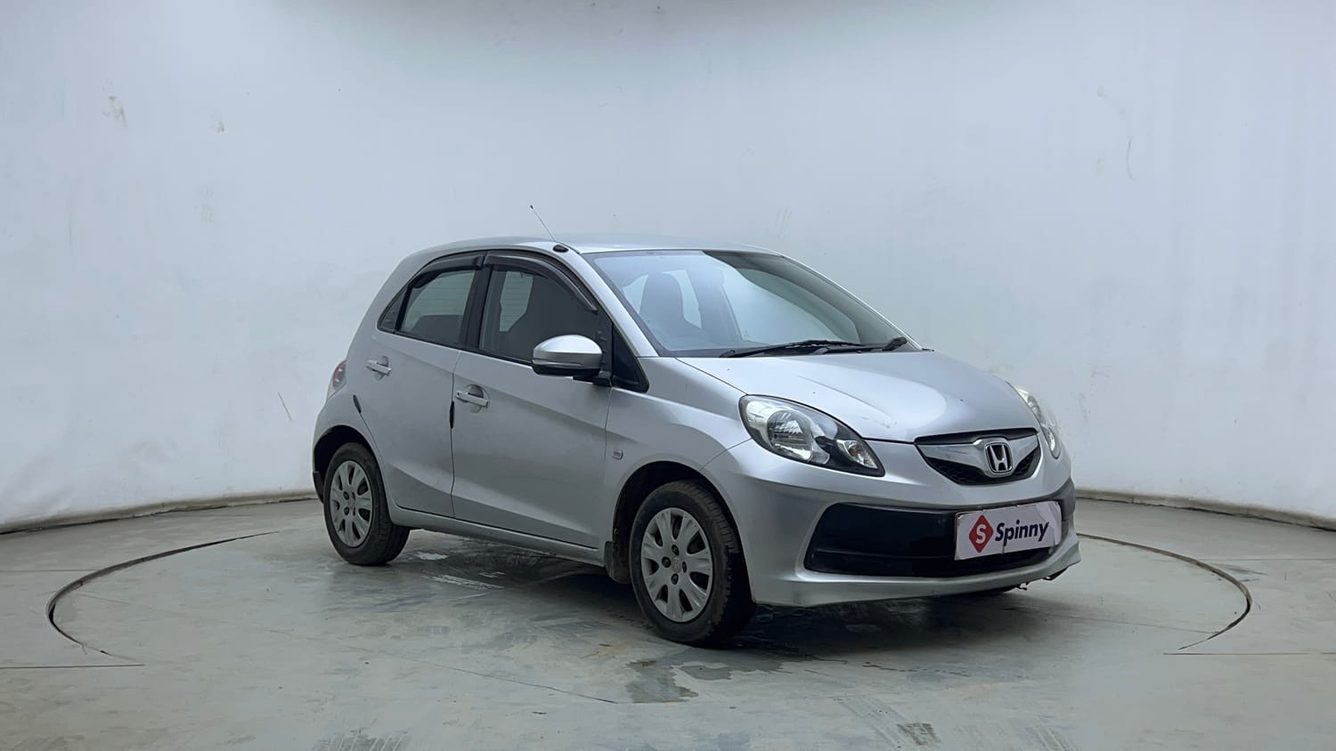 Used 2015 Honda Brio S MT Petrol Manual exterior RIGHT FRONT CORNER VIEW