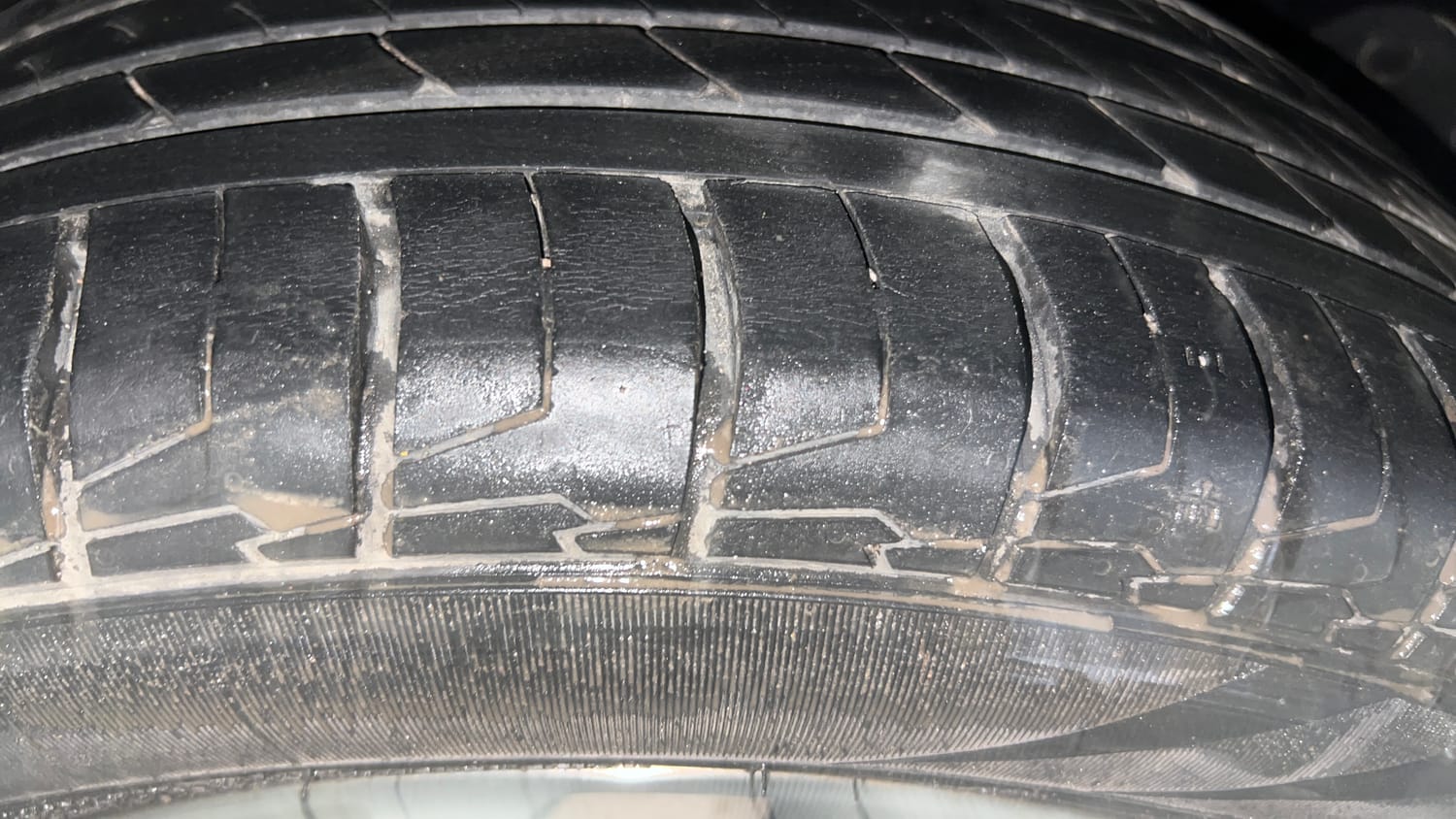 Used 2022 Hyundai Creta SX (O) 1.5 Petrol IVT Petrol Automatic tyres LEFT REAR TYRE TREAD VIEW