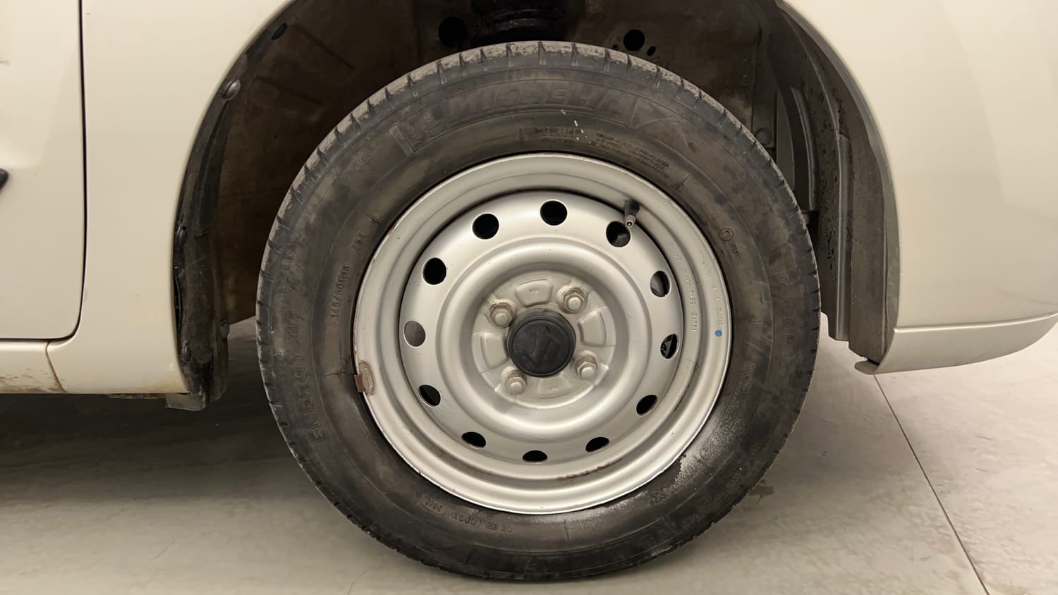 Used 2012 Maruti Suzuki Wagon R 1.0 LXi CNG Cng Manual tyres RIGHT FRONT TYRE RIM VIEW