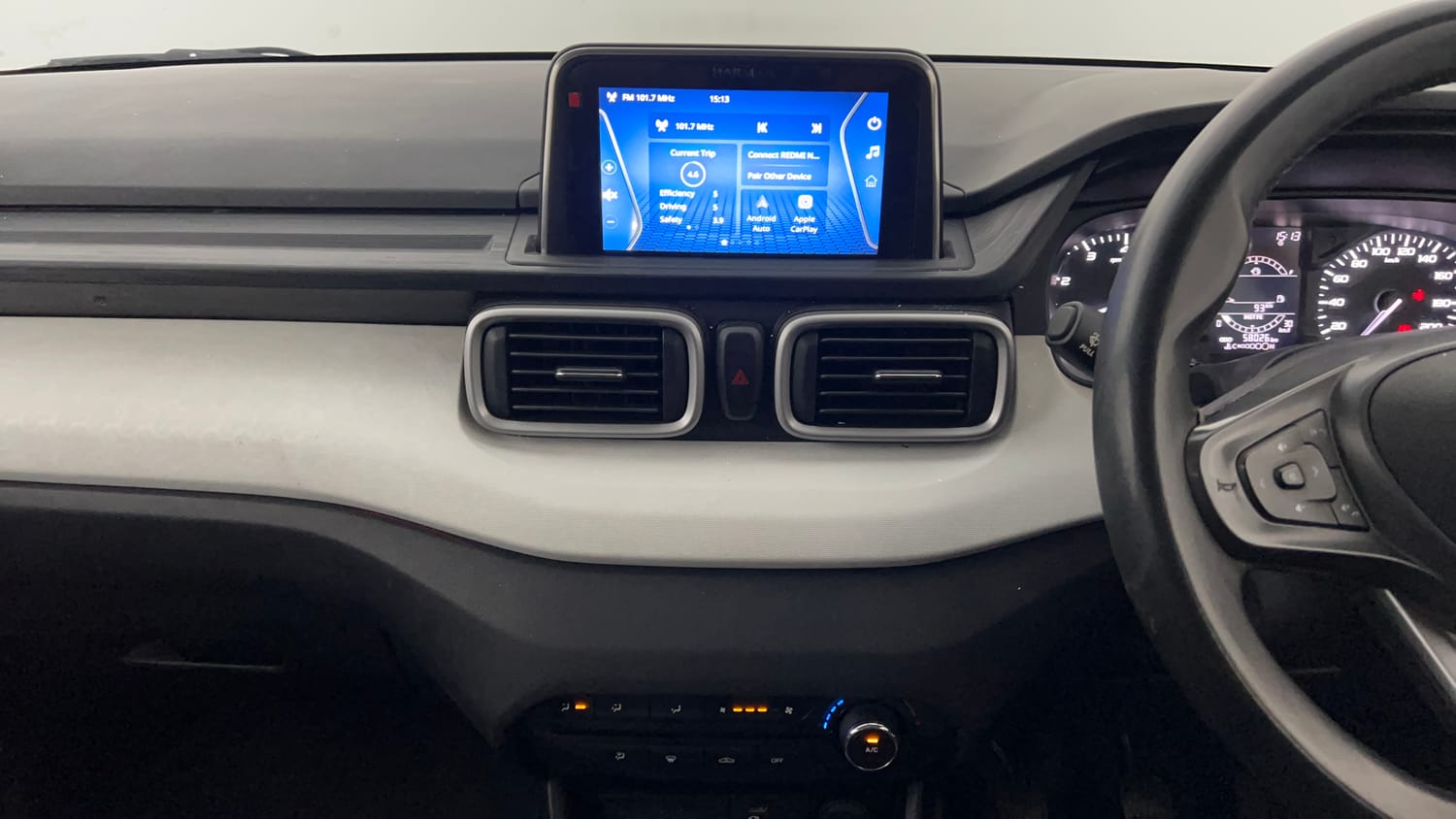 Used 2022 Tata Punch Accomplished MT Petrol Manual interior MUSIC SYSTEM & AC CONTROL VIEW