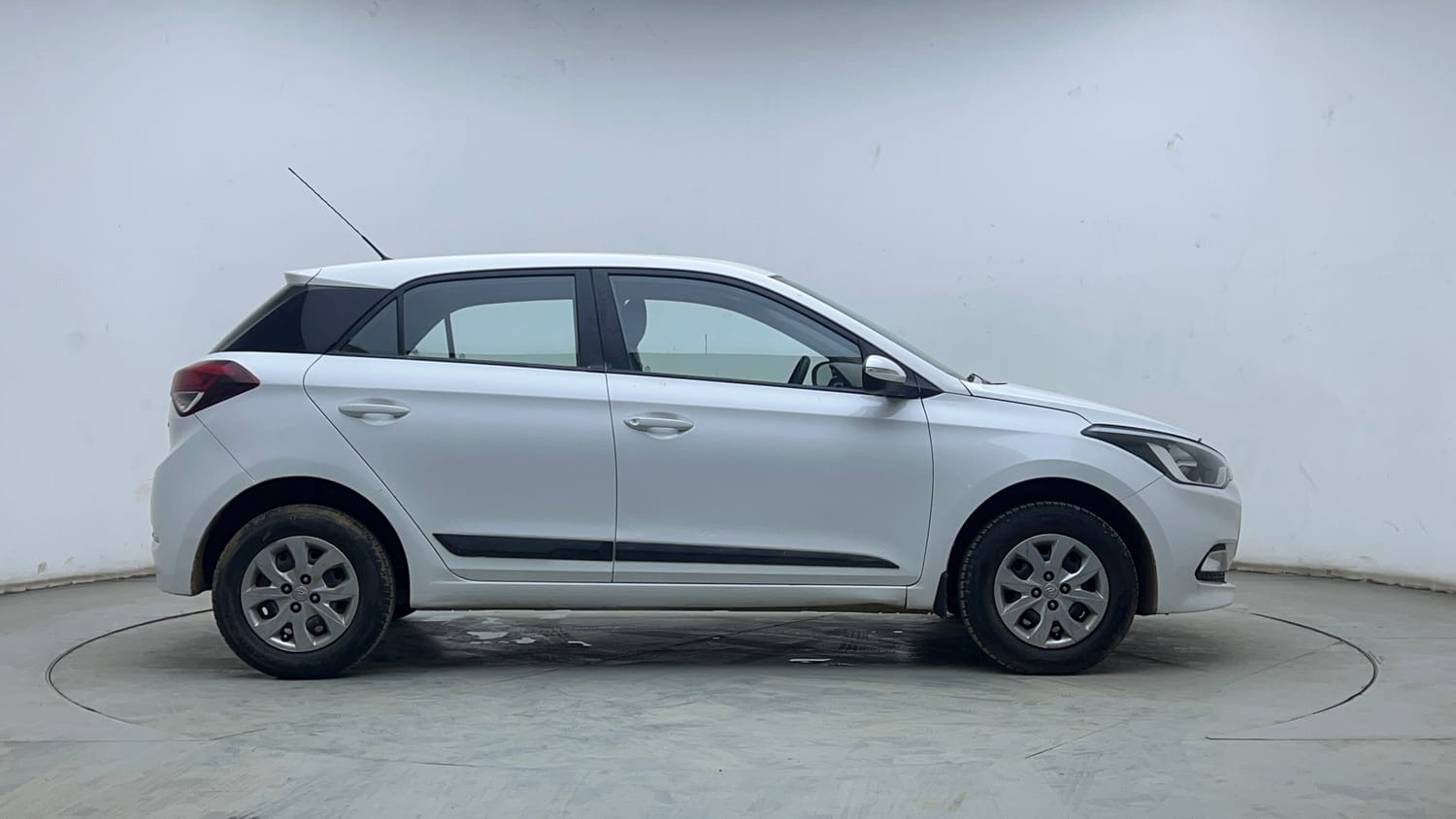 Used 2017 Hyundai Elite i20 Sportz 1.2 Petrol Manual exterior RIGHT SIDE VIEW