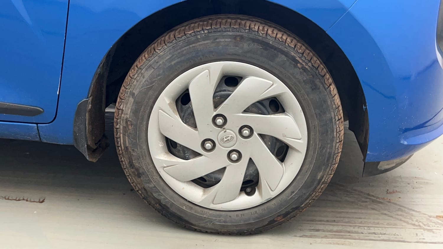 Used 2019 Hyundai Santro Sportz AMT Petrol Automatic tyres RIGHT FRONT TYRE RIM VIEW