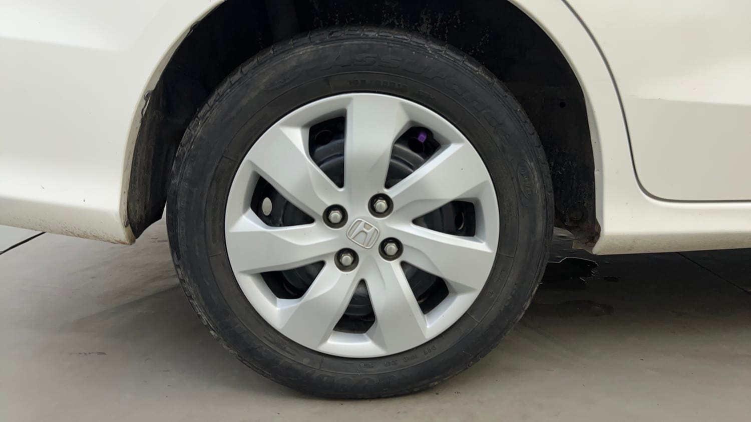 Used 2015 Honda Mobilio S Petrol Petrol Manual tyres RIGHT REAR TYRE RIM VIEW