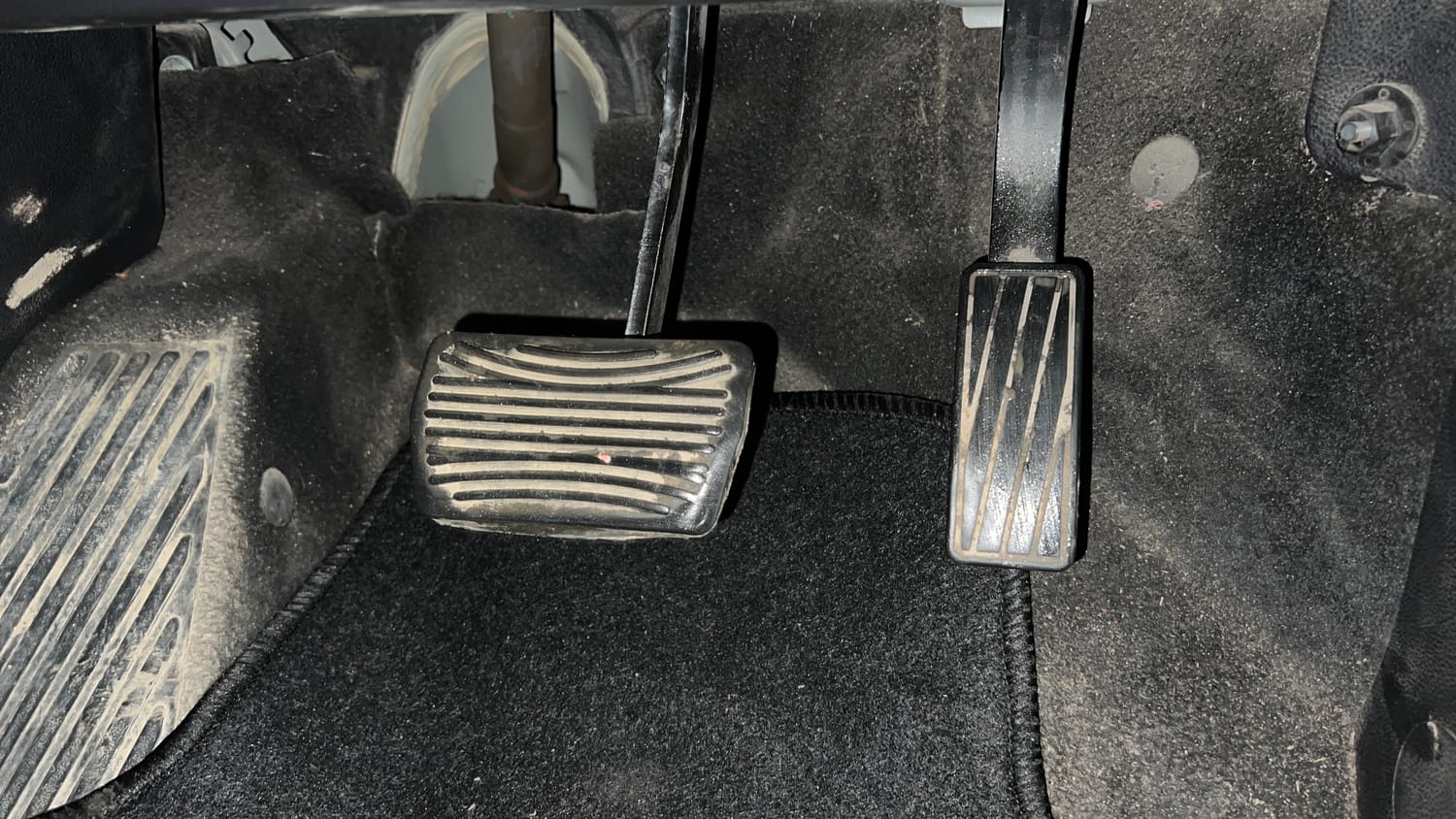 Used 2021 Mahindra XUV700 AX 7 Petrol AT Luxury Pack 7 STR Petrol Automatic interior PEDALS VIEW