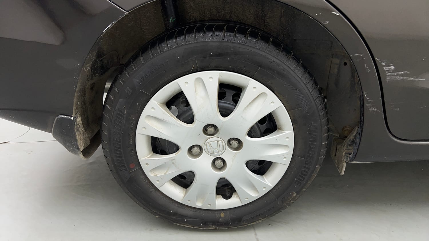 Used 2017 Honda Amaze 1.2 S i-VTEC Petrol Manual tyres RIGHT REAR TYRE RIM VIEW