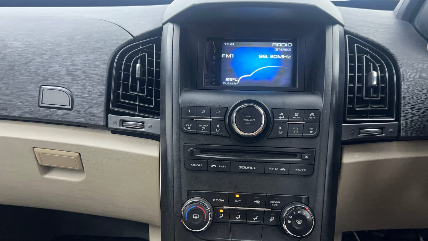 Used 2016 Mahindra XUV500 W4 Diesel Manual interior MUSIC SYSTEM & AC CONTROL VIEW