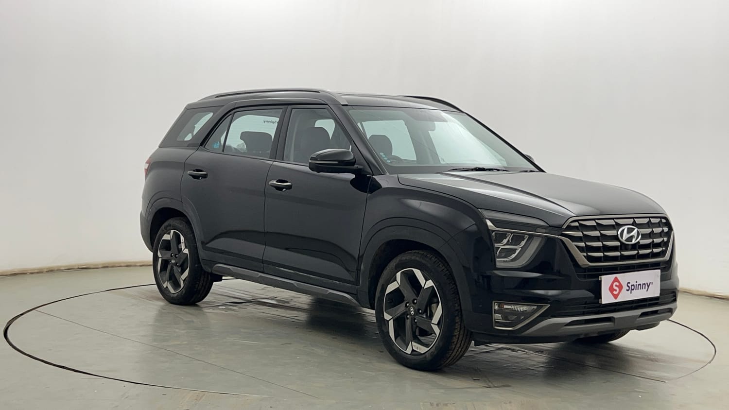 Used 2023 Hyundai Alcazar Platinum 7 STR 1.5 Turbo Petrol Petrol Manual exterior RIGHT FRONT CORNER VIEW