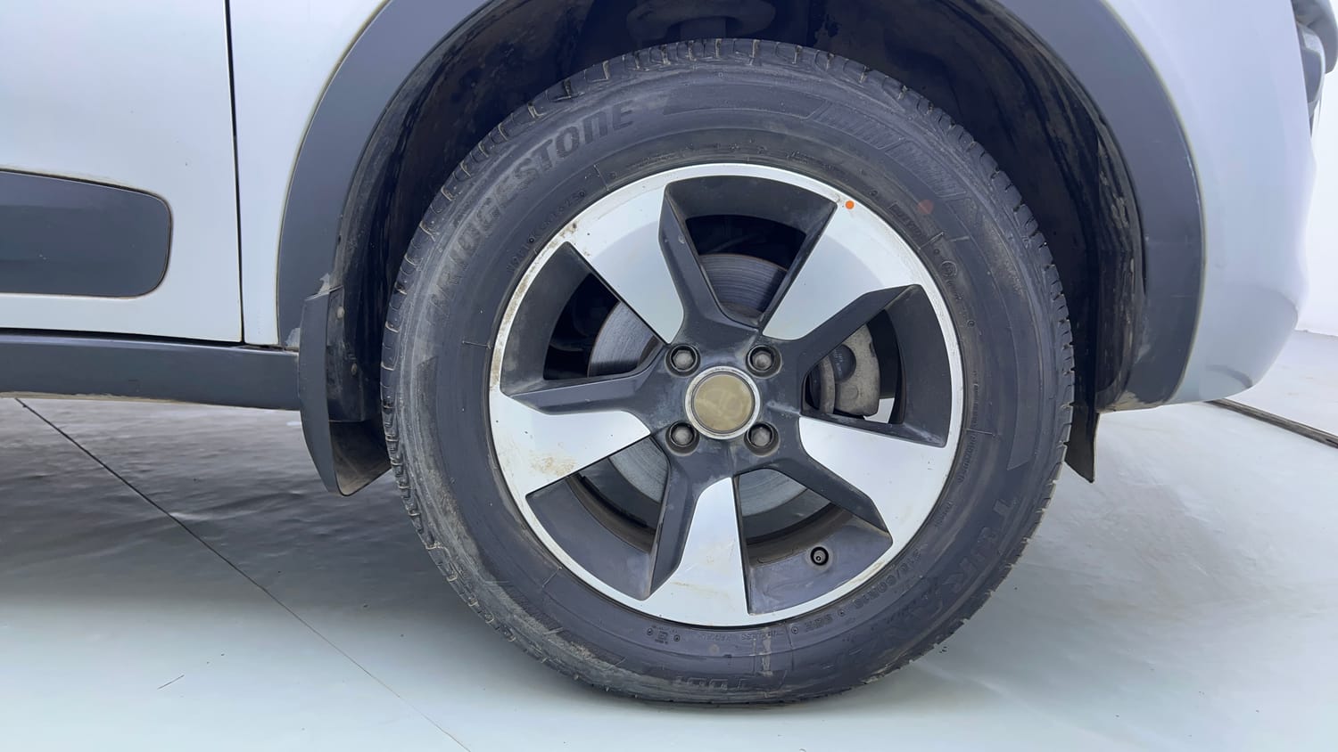 Used 2019 Tata Nexon XZA Plus Petrol Petrol Automatic tyres RIGHT FRONT TYRE RIM VIEW