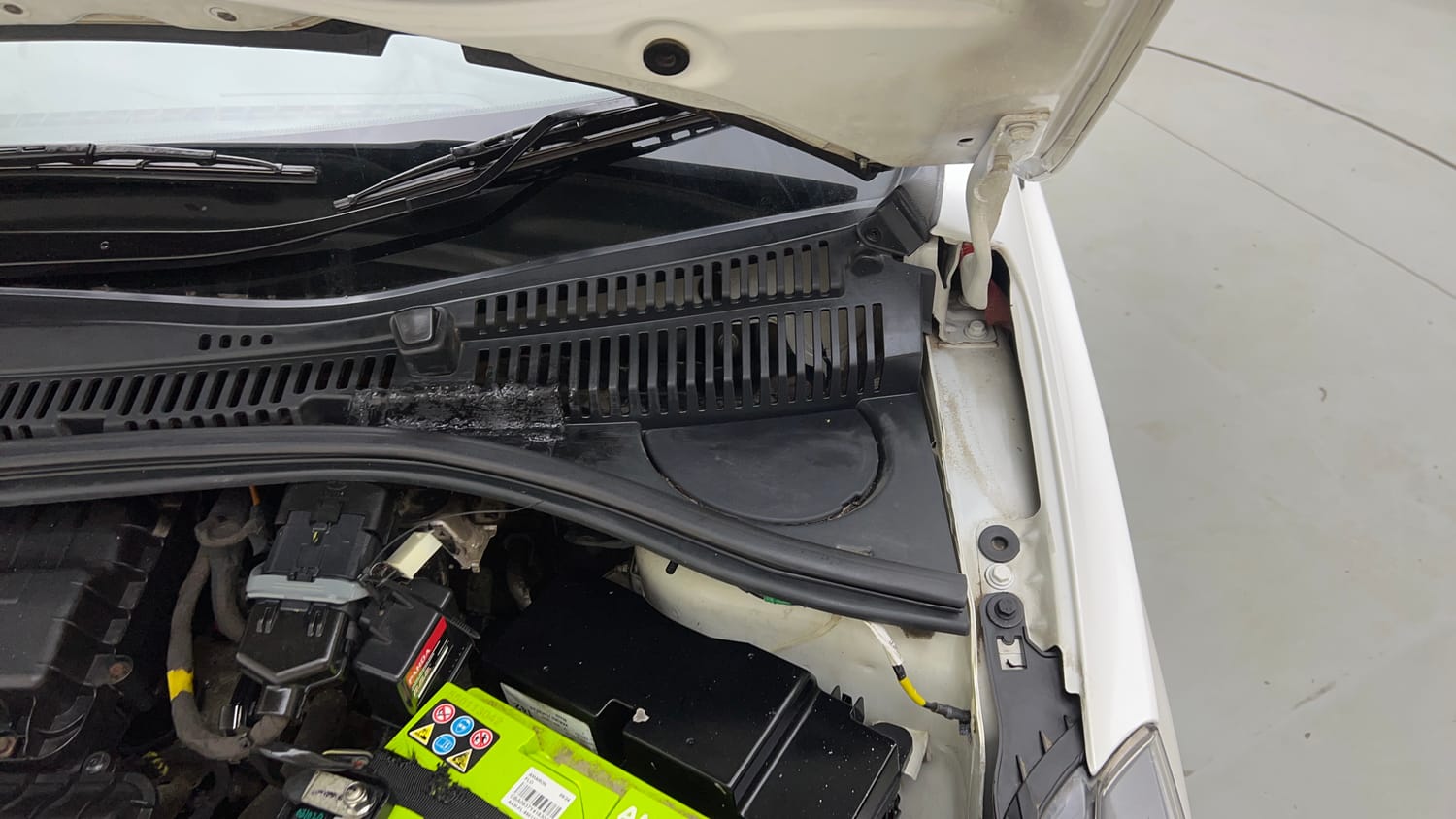 Used 2021 Tata Tiago XT CNG (Outside Fitted) Cng Manual engine ENGINE LEFT SIDE HINGE & APRON VIEW