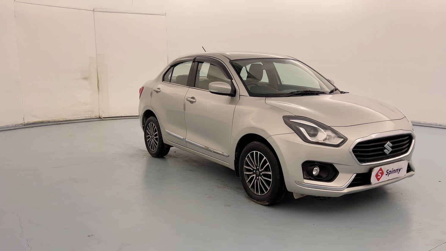 Used 2018 Maruti Suzuki Dzire ZXi Plus Petrol Manual exterior RIGHT FRONT CORNER VIEW