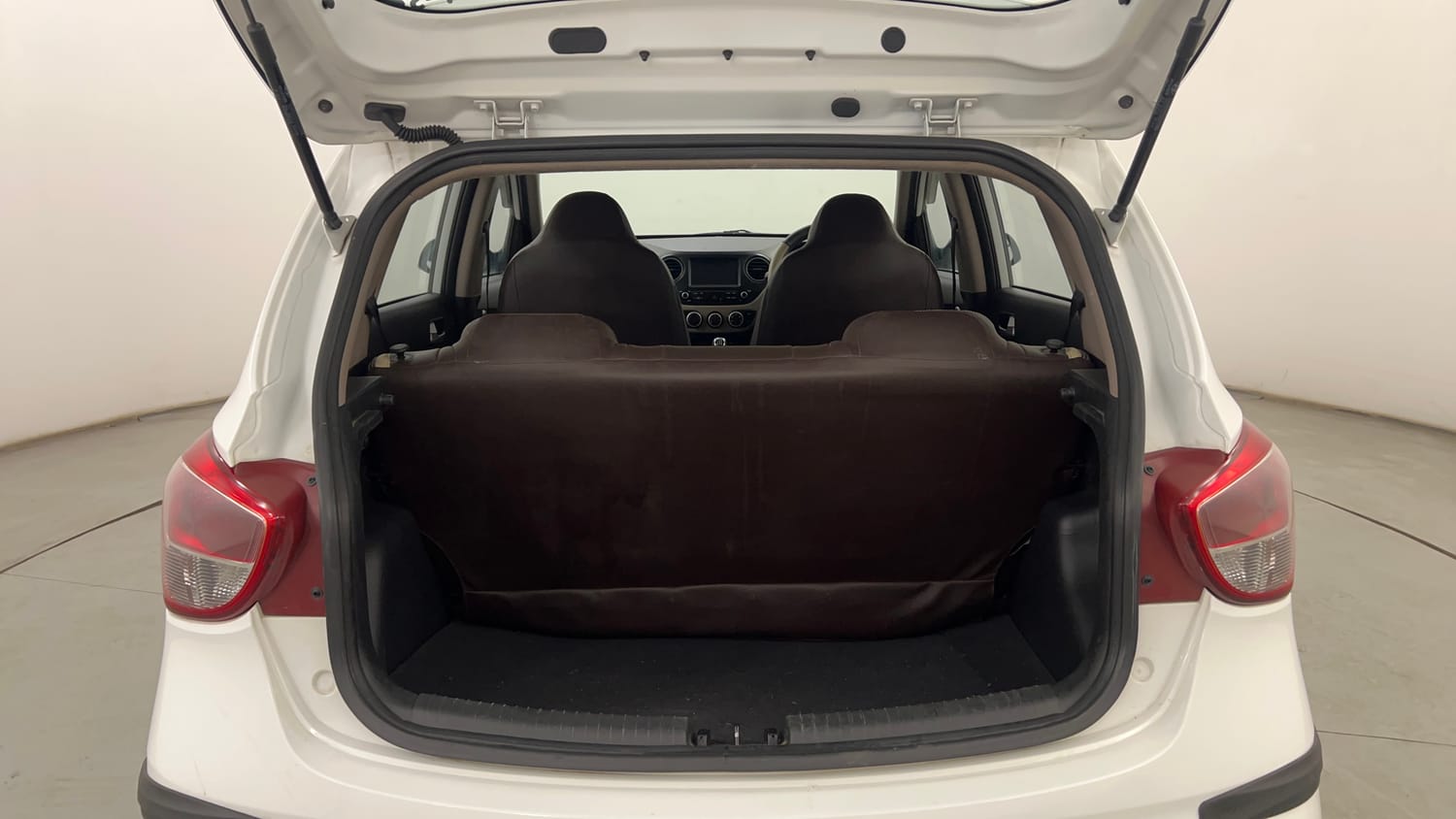 Used 2019 Hyundai Grand i10 Sportz 1.2 Kappa VTVT Petrol Manual interior DICKY INSIDE VIEW