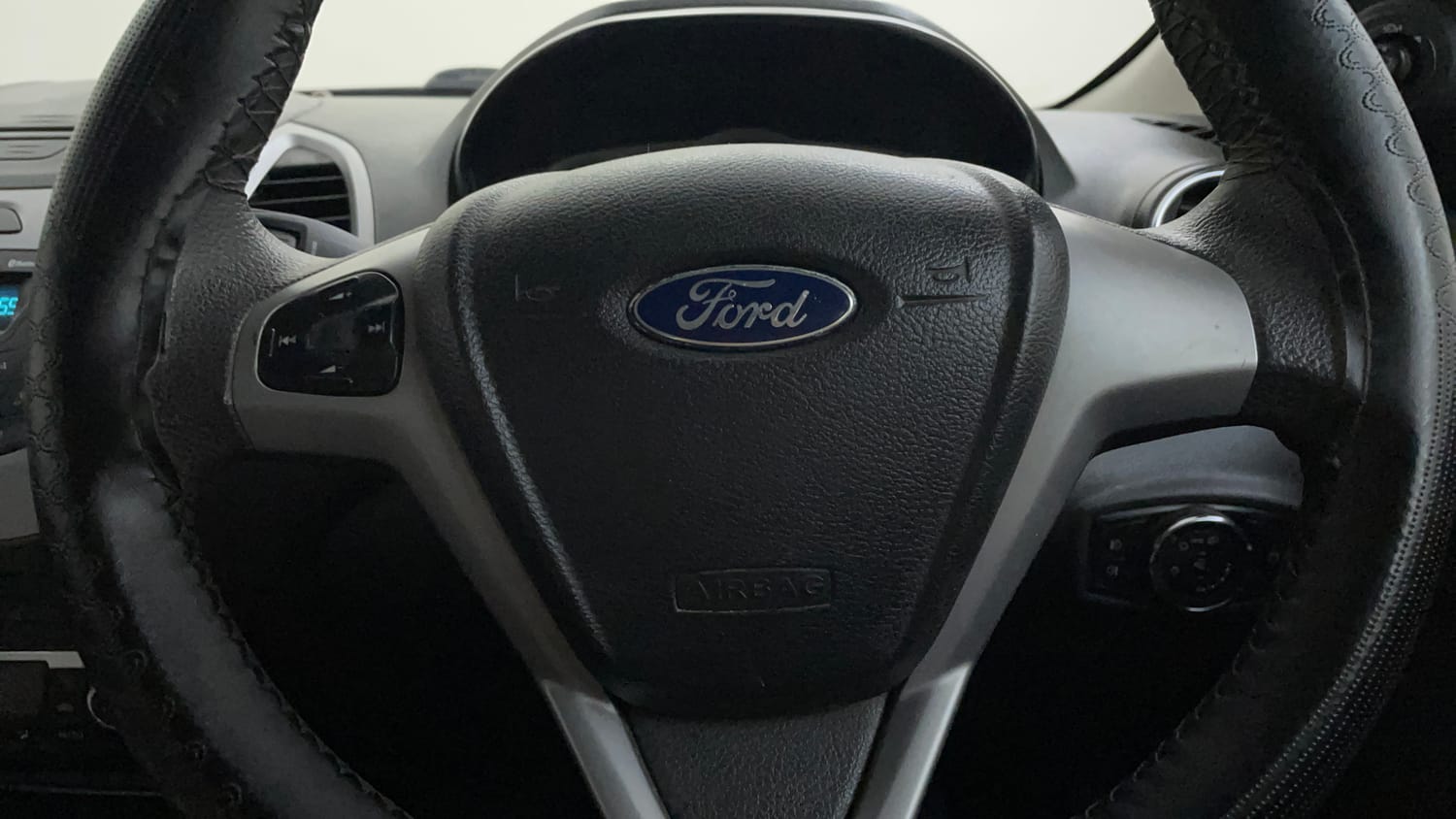 Used 2017 Ford Figo Titanium 1.2 Ti-VCT Petrol Manual top_features Airbags