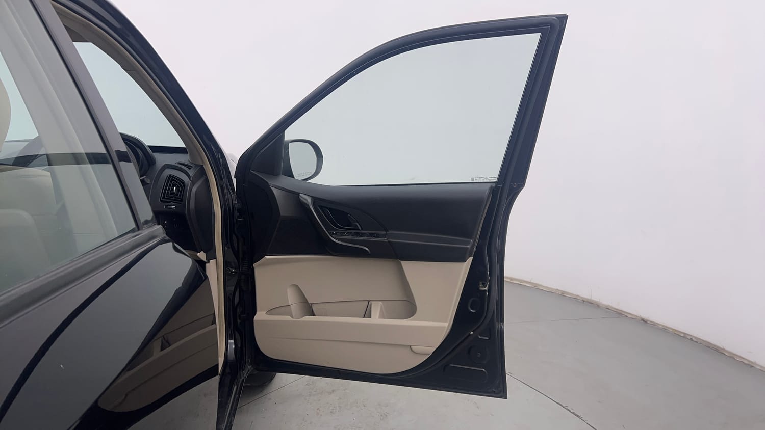 Used 2016 Mahindra XUV500 W4 Diesel Manual interior RIGHT FRONT DOOR OPEN VIEW