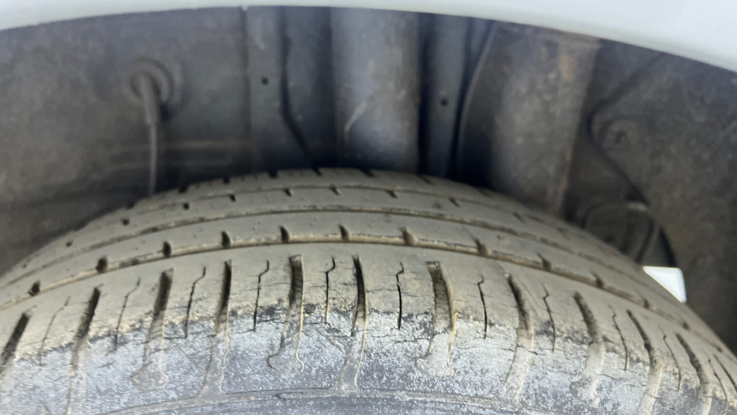 Used 2017 Hyundai Elite i20 Sportz 1.2 Petrol Manual tyres LEFT REAR TYRE TREAD VIEW