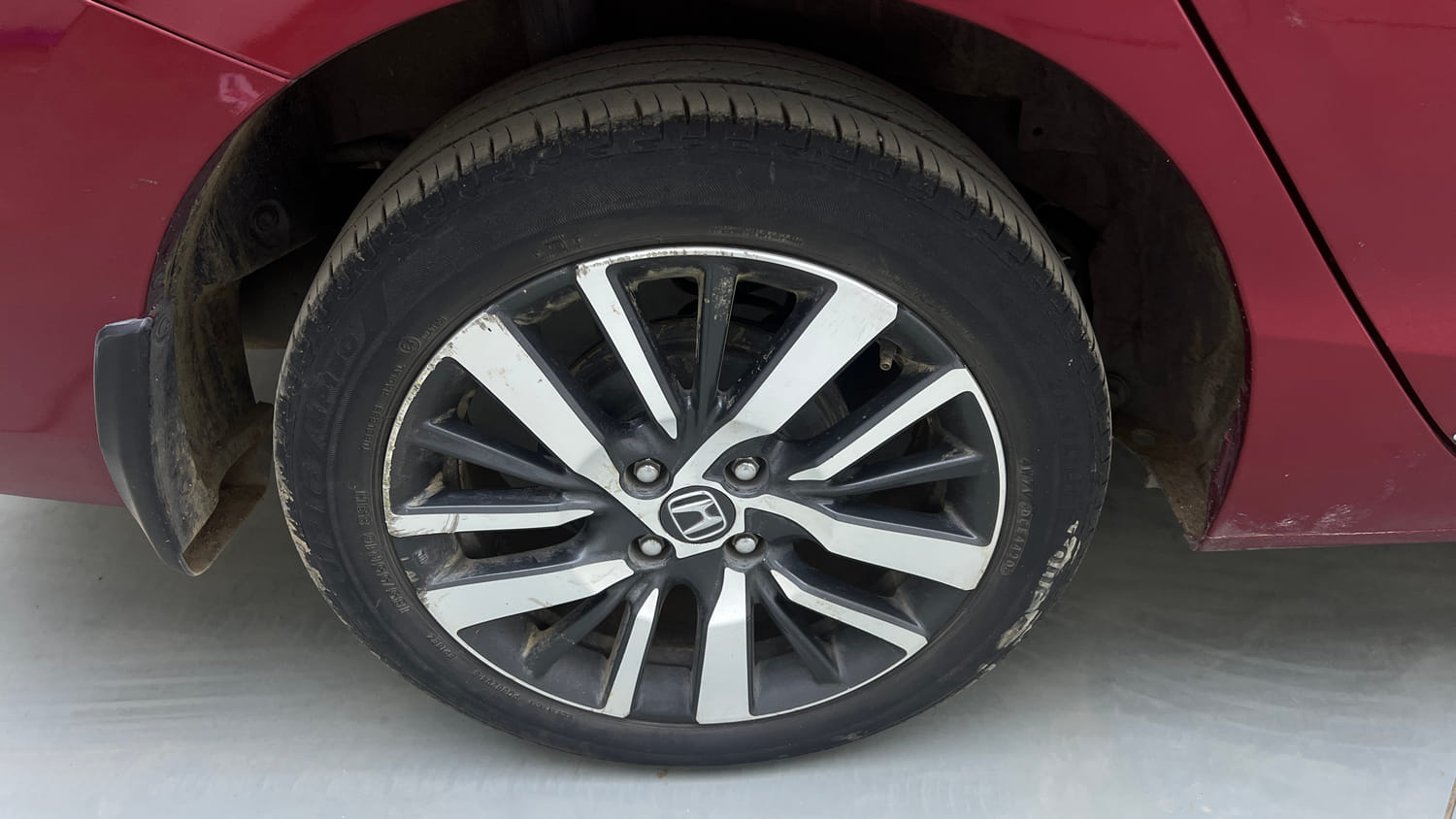 Used 2021 Honda City ZX CVT Petrol Petrol Automatic tyres RIGHT REAR TYRE RIM VIEW