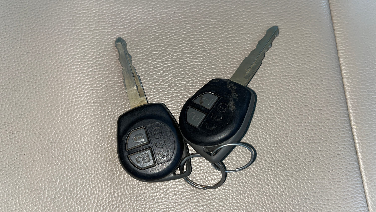 Used 2020 Maruti Suzuki Dzire VXi Petrol Manual extra CAR KEY VIEW