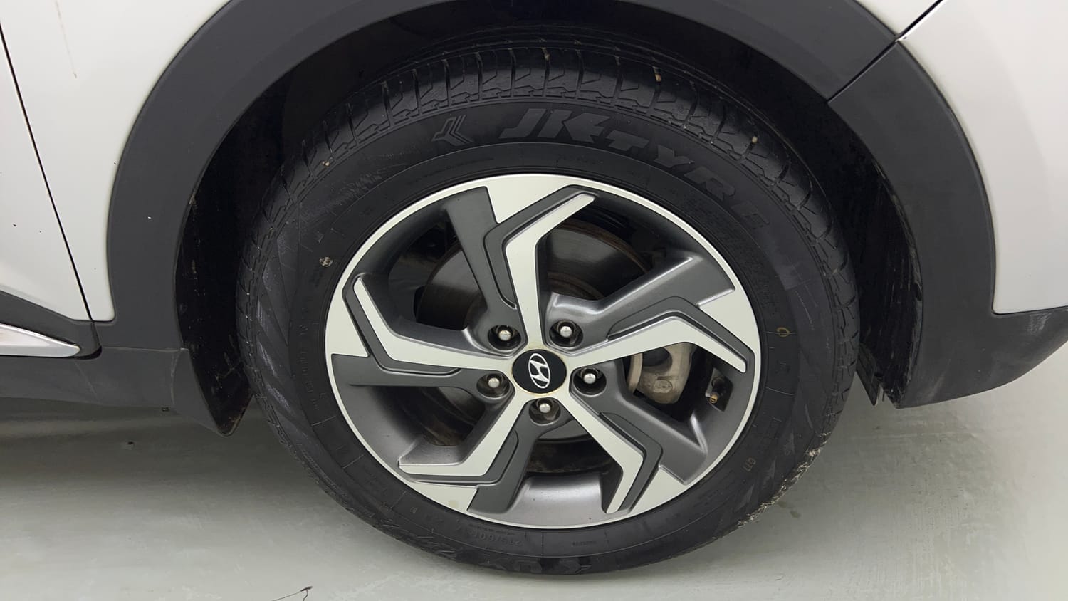 Used 2018 Hyundai Creta SX 1.6 AT CRDi Diesel Automatic tyres RIGHT FRONT TYRE RIM VIEW