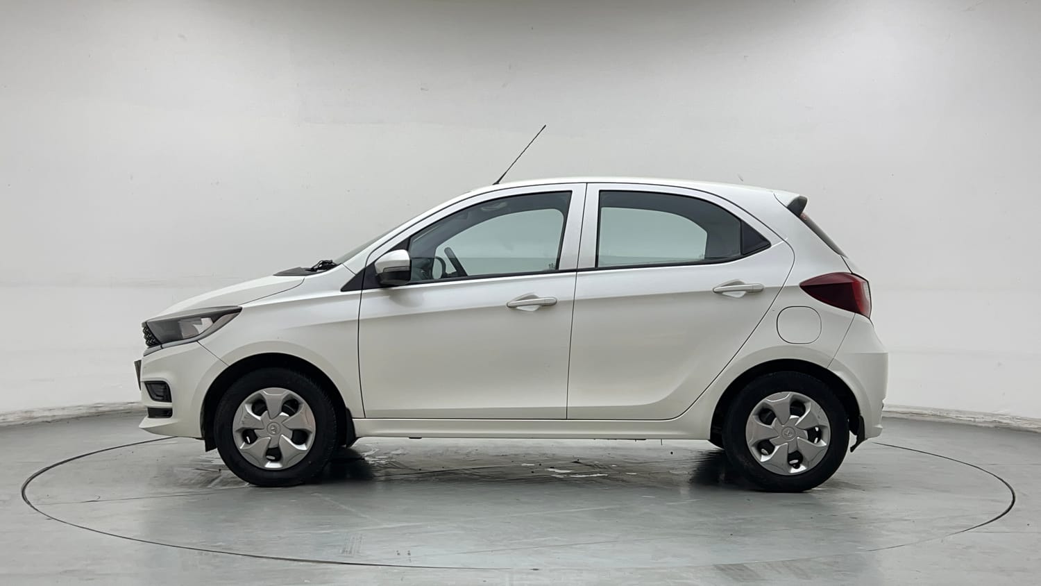 Used 2021 Tata Tiago XT CNG (Outside Fitted) Cng Manual exterior LEFT SIDE VIEW