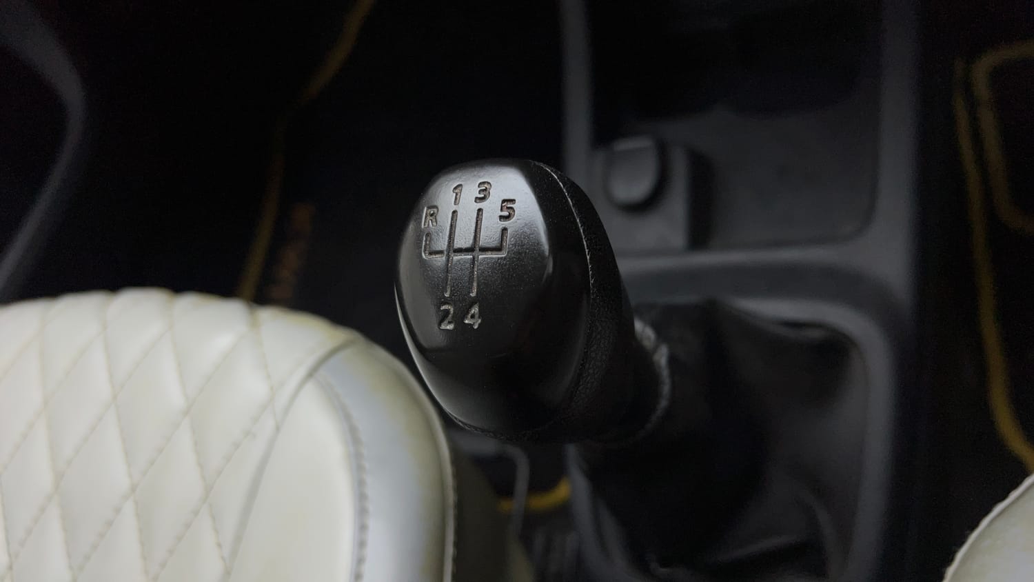 Used 2016 Renault Kwid RXT Petrol Manual interior GEAR  KNOB VIEW