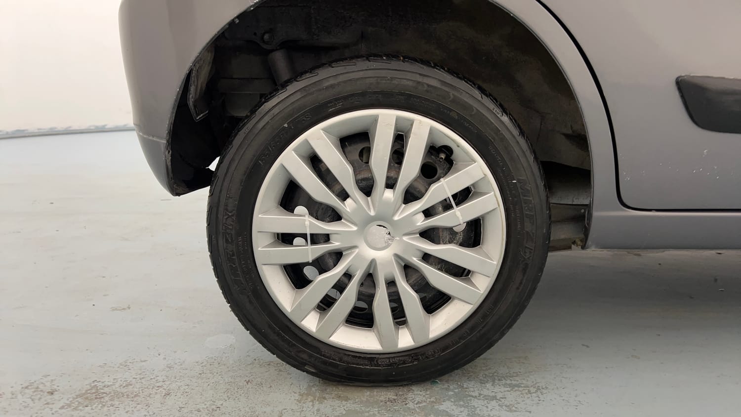 Used 2012 Maruti Suzuki Wagon R 1.0 VXi Petrol Manual tyres RIGHT REAR TYRE RIM VIEW