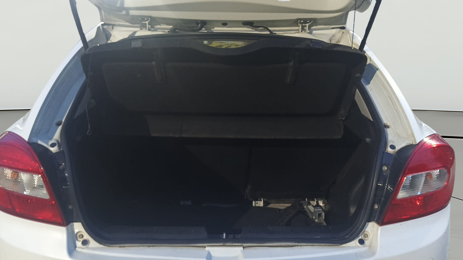 Used 2018 Maruti Suzuki Baleno Zeta 1.2 Petrol Manual interior DICKY INSIDE VIEW