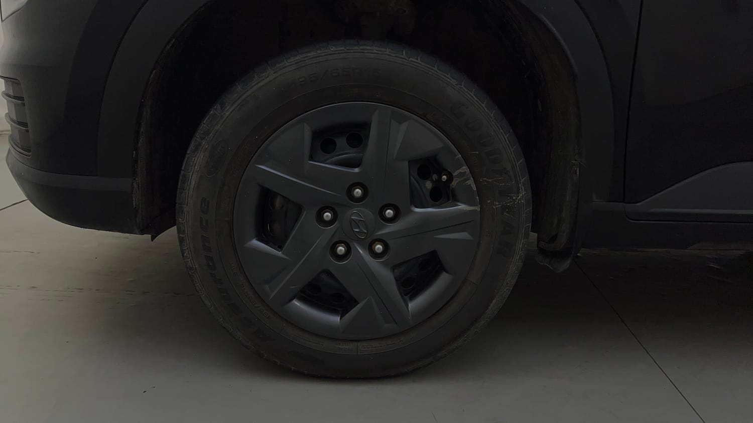 Used 2023 Hyundai Venue SX 1.2 Petrol Petrol Manual tyres LEFT FRONT TYRE RIM VIEW