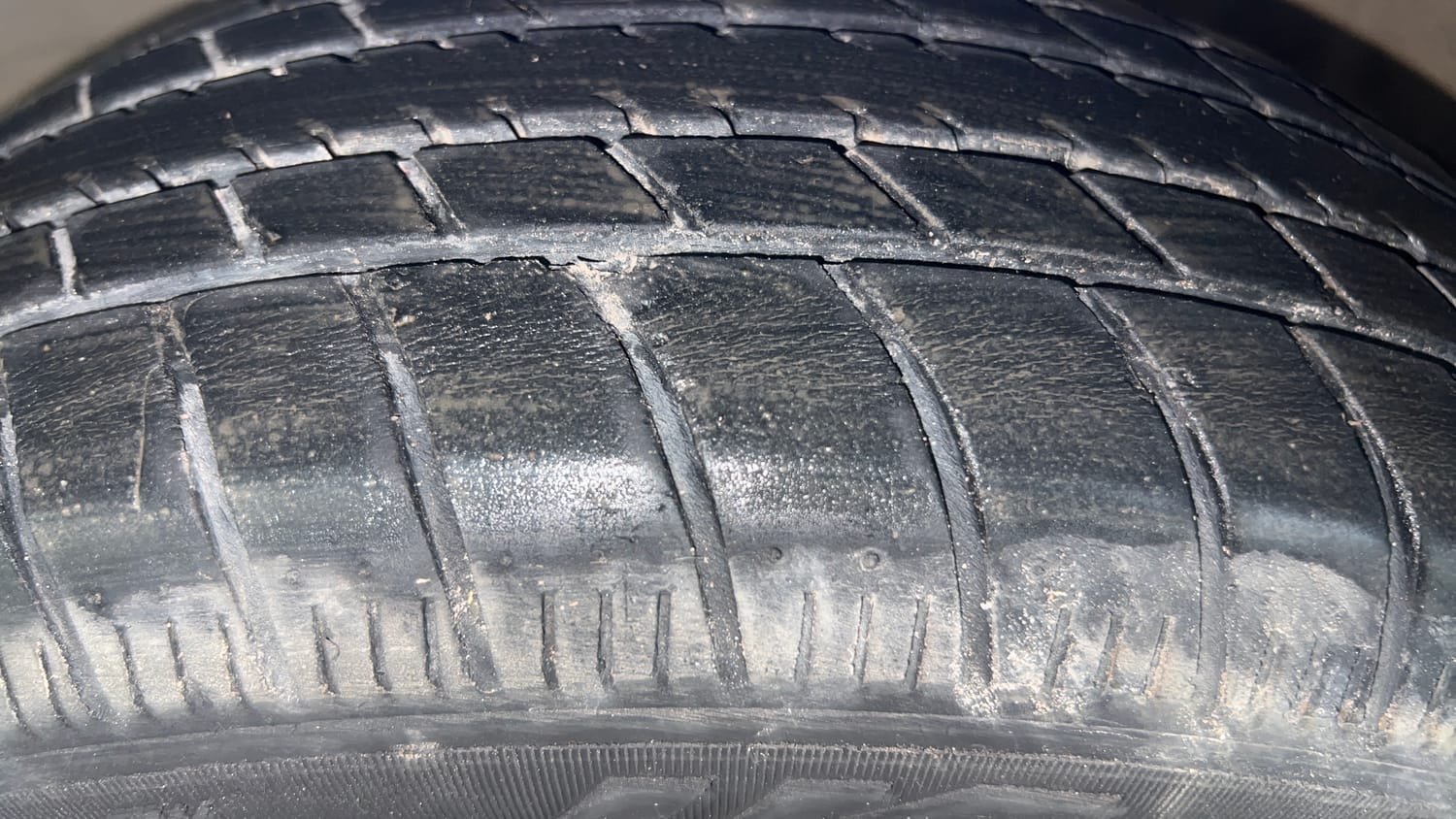 Used 2013 Honda Amaze 1.2 S AT i-VTEC Petrol Automatic tyres LEFT FRONT TYRE TREAD VIEW