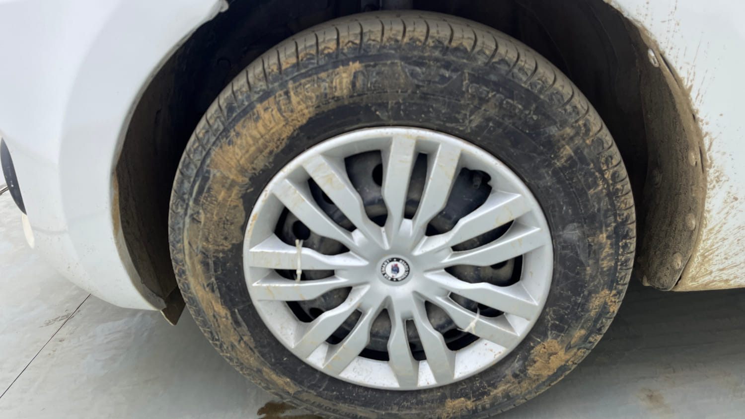 Used 2024 Maruti Suzuki Swift VXi Petrol Manual tyres LEFT FRONT TYRE RIM VIEW