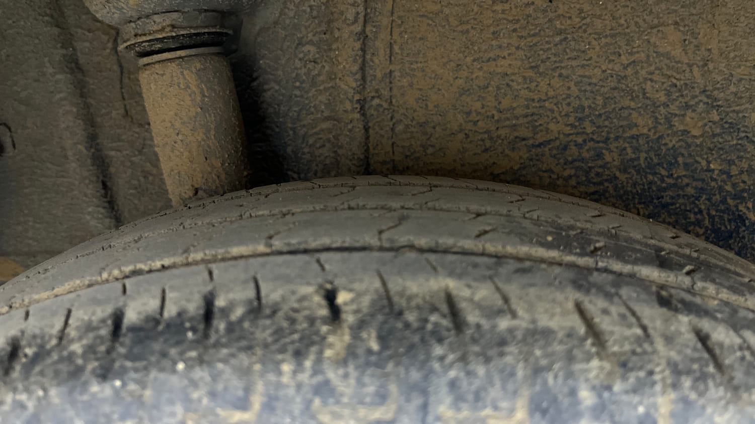 Used 2018 Maruti Suzuki Ignis Zeta 1.2 AMT Petrol Automatic tyres RIGHT REAR TYRE TREAD VIEW